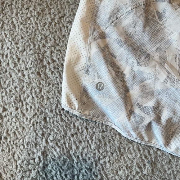 Lululemon | Real Quick Short Perforated 3.5" in Jasmine White Multi Running 8 - Picture 6 of 12